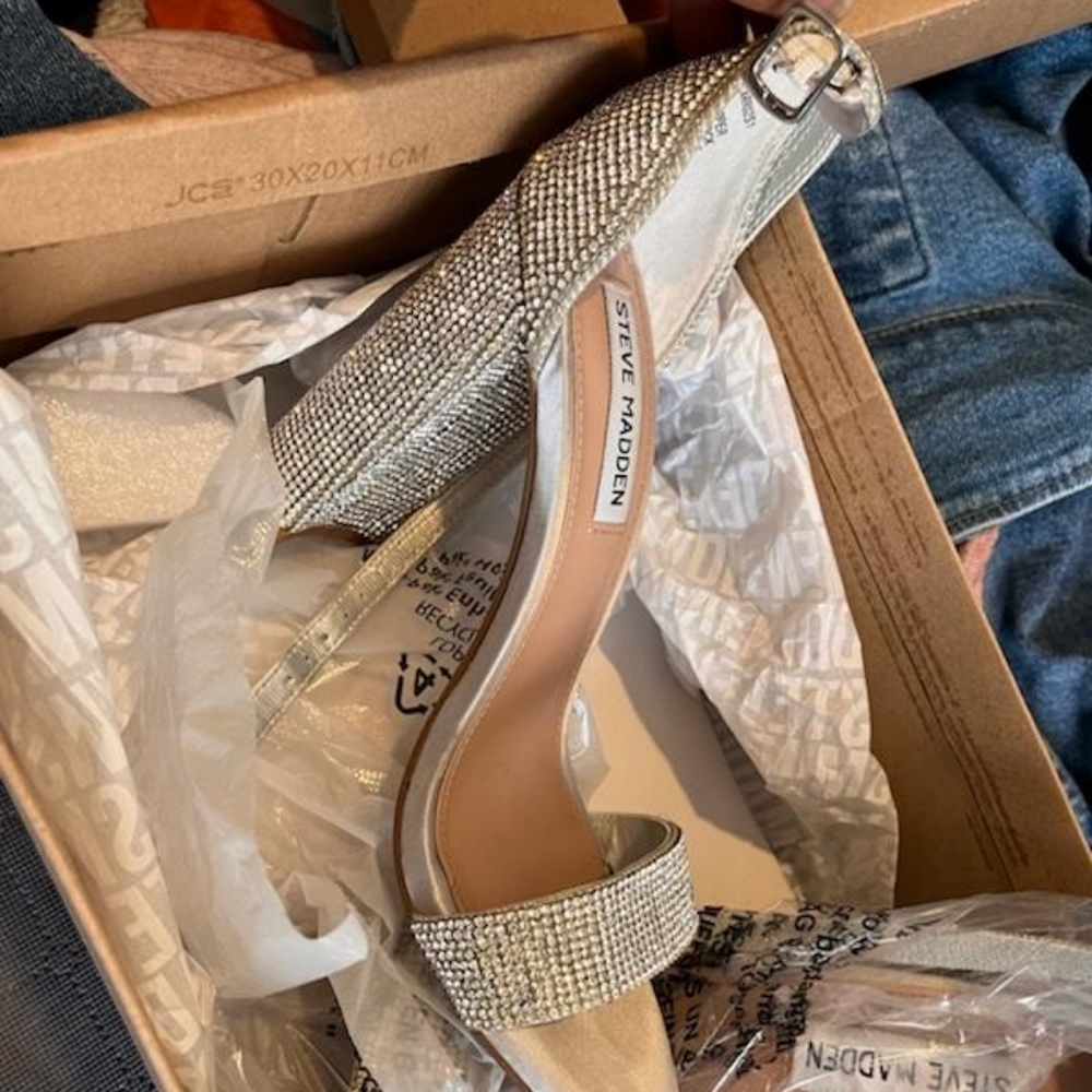 Heels - Picture 2 of 2